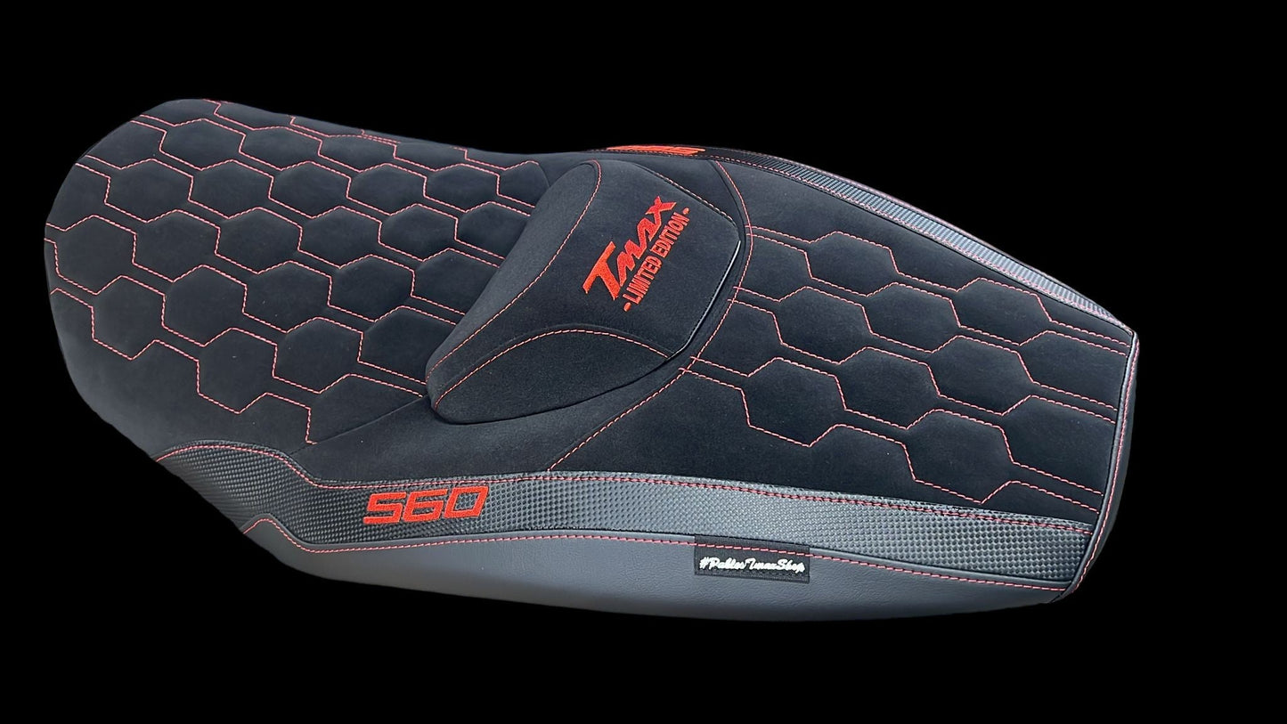 Fodera sella Yamaha TMAX 560 2022–2025 Limited Edition Hexa Red vista laterale PabloStMaxShop