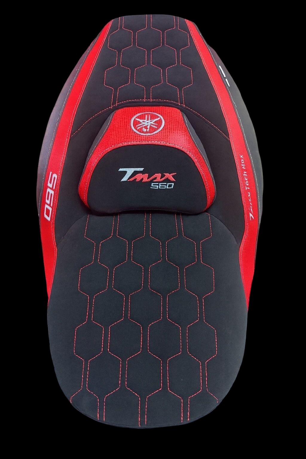 Fodera Sella Yamaha TMAX 560 2022–2025 • Camoscio Nero & Rosso • Red Edition – Copertura Rivestimento PabloStMaxShop