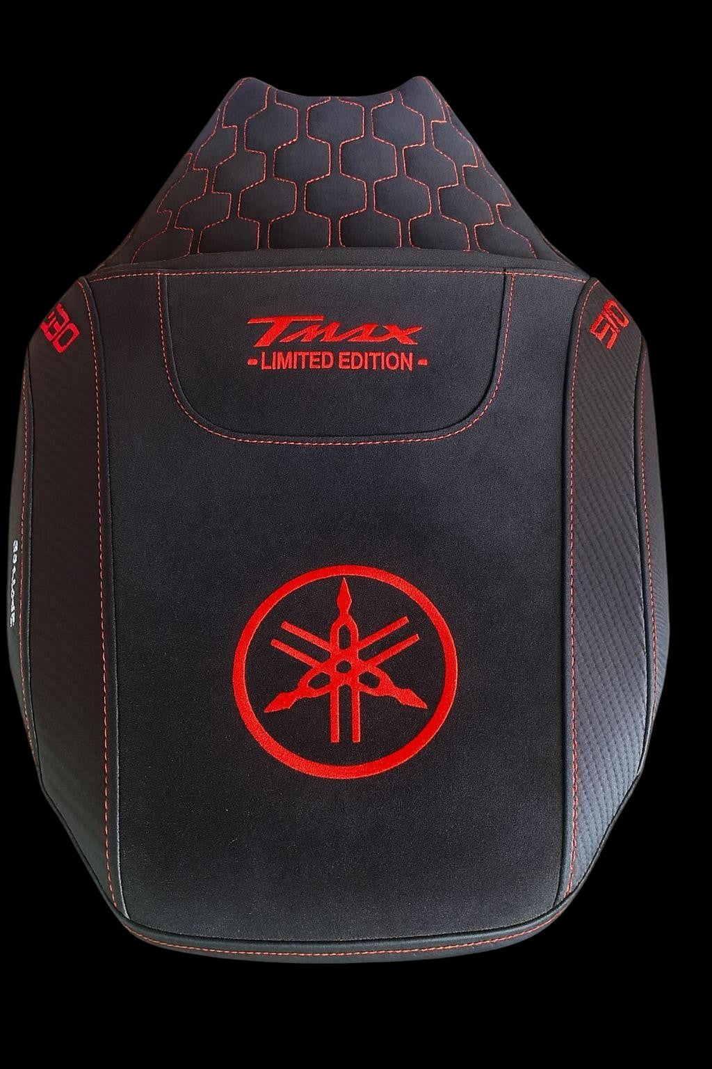 Fodera Sella Yamaha TMAX 530 2017–2019 • Camoscio Nero & Carbon Look • Limited Edition Rosso – Copertura Rivestimento PabloStMaxShop